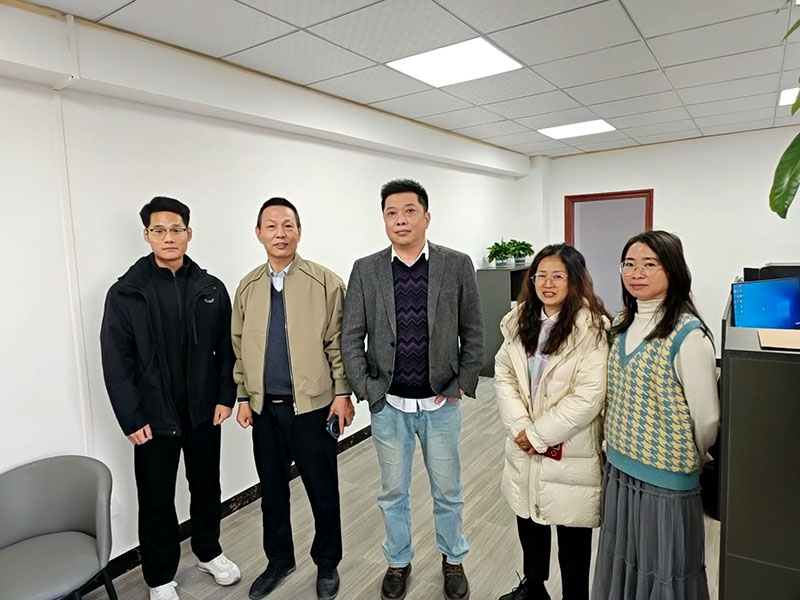与客户合照
